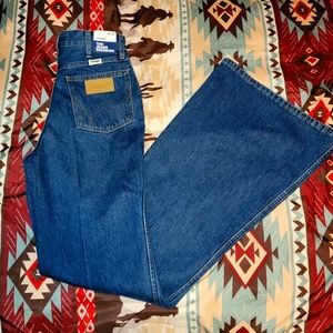 🆕️ wrangler jeans